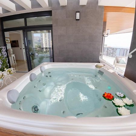 Sunset Waves Benidorm Julieta Vistas Al Mar Premium 200 Mt2 Con Jacuzzi En Terraza Exterior foto