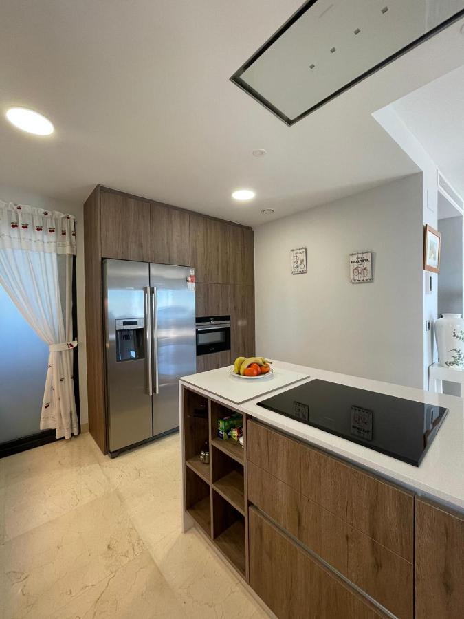 Sunset Waves Benidorm Julieta Vistas Al Mar Premium 200 Mt2 Con Jacuzzi En Terraza Exterior foto