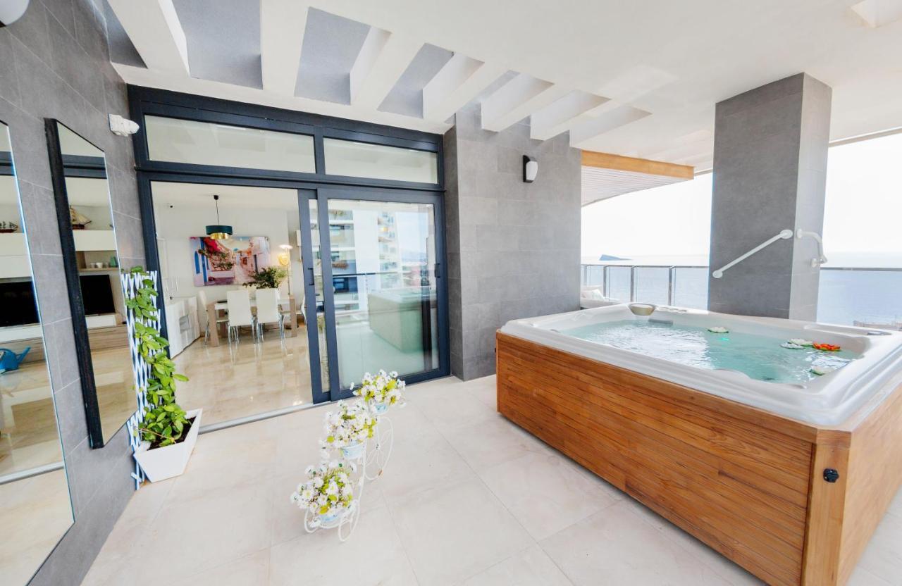 Sunset Waves Benidorm Julieta Vistas Al Mar Premium 200 Mt2 Con Jacuzzi En Terraza Exterior foto