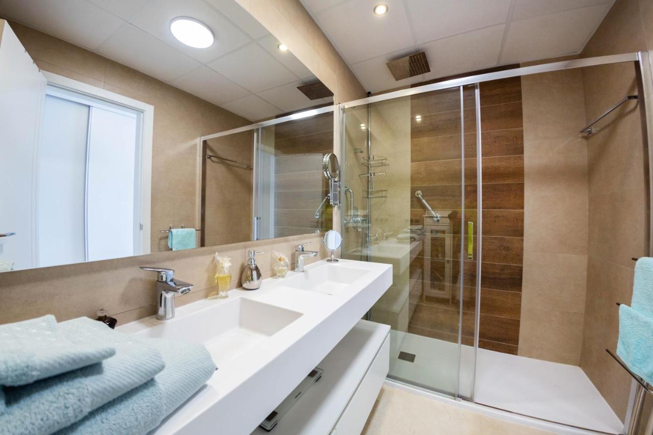 Sunset Waves Benidorm Julieta Vistas Al Mar Premium 200 Mt2 Con Jacuzzi En Terraza Exterior foto